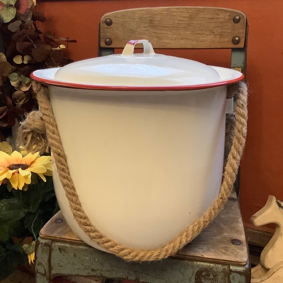 Vintage Farmhouse Enamel Pot - Picture 9 of 9